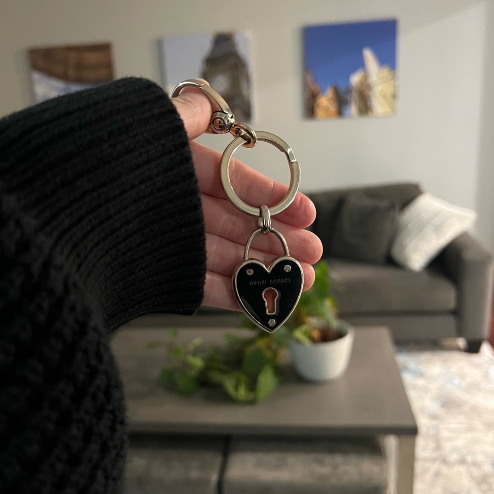 Heart Lock Keychain - Picture 2 of 3